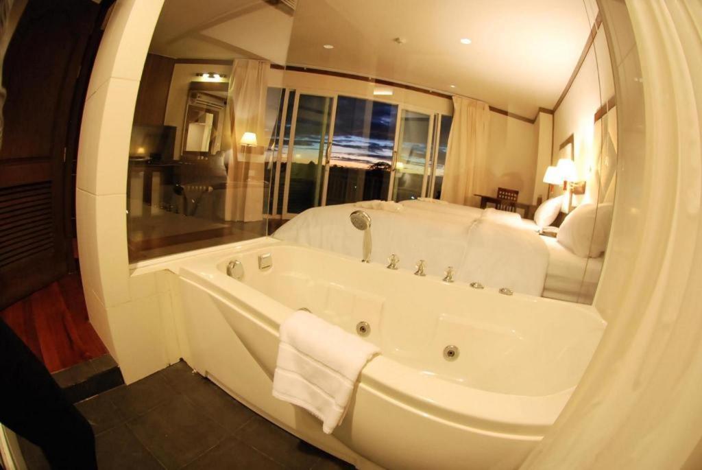 River City Hotel Mukdahan Kültér fotó